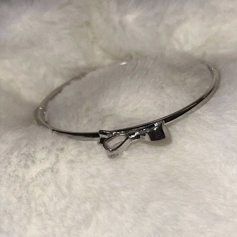 Silver Look Kate Spade Bow Bracelet! - Picture 4 of 7